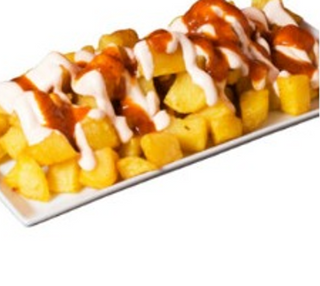 Patatas Mixtas Con Bravas Y Alioli