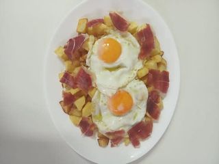 Huevos Rotos con Jamón