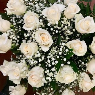 Bouquet semplice di rose bianche