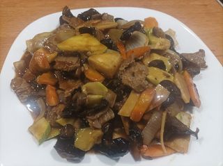 78. Телешко месо с бамбук и черни гъби (700гр)