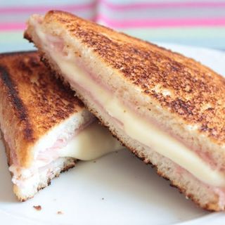 Sándwich Mixto. Jamón York Y Queso Semicurado