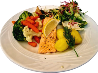 Łosoś na parze z warzywami