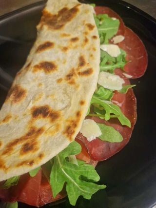 Piadina Estate: bresaola , scaglie di grana e rucola