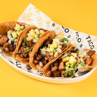 TACOS AL PASTOR.