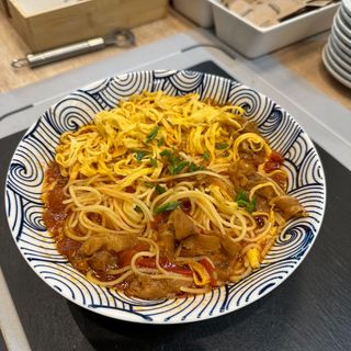 21. Sopa De Tallarines Con Ternera Y Tomate