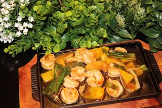 A136. Gamberi alla piastra con verdure*