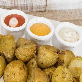 Patatas Con 3 Salsas