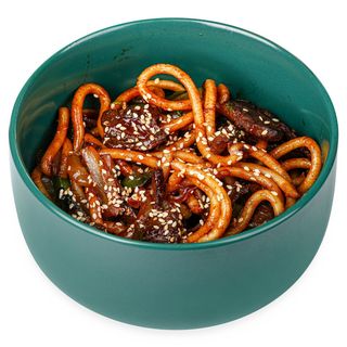 Лапша-вок с говядиной и грибами