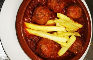 Tapa De Albóndigas Con Salsa