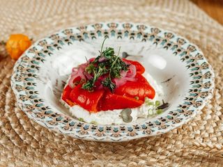 Печені перці з мусом з овечої Бринзи (230г)