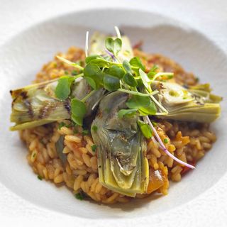 Arroz meloso de alcachofa y leche de coco