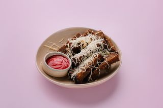 Чесночные гренки с копчёным сыром (200г)