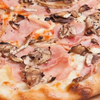 Pizza prosciutto funghi 