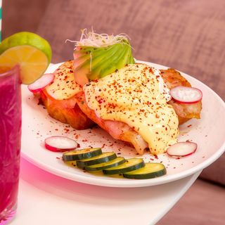 Huevos Benedict Bacon