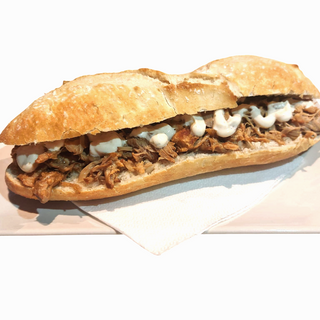 Bocadillo Especial Con Carne Mechada
