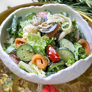 Салат с морепродуктами 