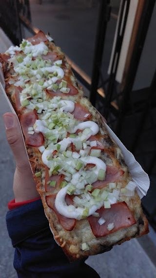 Zapiekanka Capricciosa