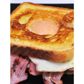 Sándwich Mixto Con Huevo Y Bacon