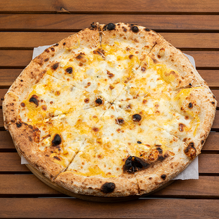 ოთხი ყველის პიცა