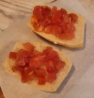 Pan Con Ajo, Tomate y Serrano (2 Uds.)