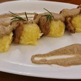 Свински медальон с картофено пюре и сос от манатарки (550г)