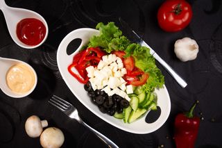 Salată cu mozzarella