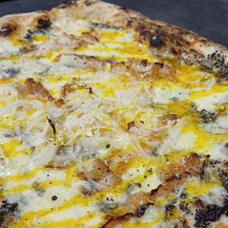 Pizza Carbonara Trufada