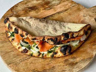 СЕНДВІЧ З ЛОСОСЕМ (260g)