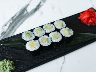 Макі з авокадо (110g)