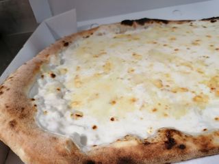 Pizza 4 formaggi a 1 kg