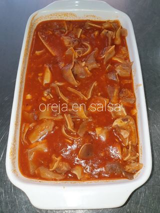 Oreja En Salsa De Tomate
