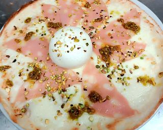 Pizze groumet mortazza (33 cm.)