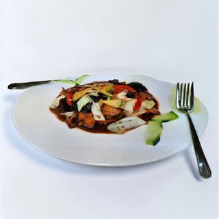 54 Piletina sa povrćem u sosu od crnog bibera i soje