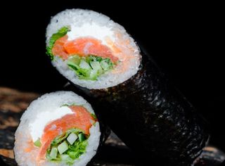 Хенд рол з слабосоленим лососем (310г)