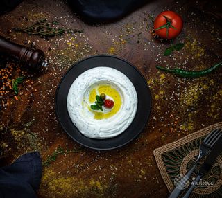 Labneh cu usturoi si menta