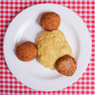 Mondeghili alla milanese e polenta