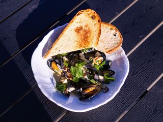 Мідії у вершковому соусі