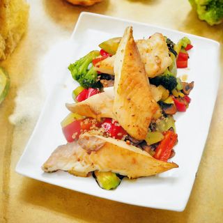 Рибно филе със зеленчуци и киноа