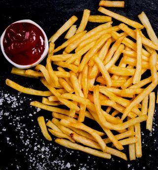 Картофель фри с соусом