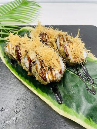 215. Tempura Maki De Tempura De Salmó Amb Alvocat (8 Uds.)