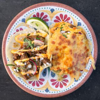 Takos De Ternera Ahumada A La Concha Con Costra De Queso (2 Uds.)