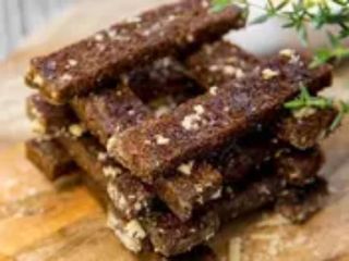 Житні сухарики з часником