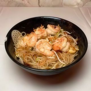 Spaghetti di riso con gamberi