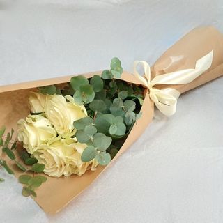 Buket sa 5 bijelih ruza