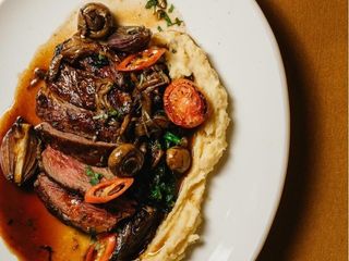 Стейк яловичини з картопляним пюре (400g)