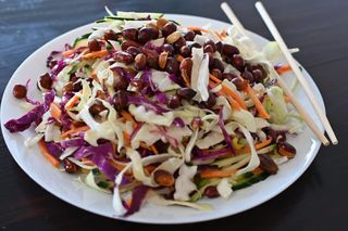 Ljuta salata od kupusa sa kikirikijem