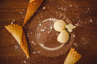 Натурален занаятчийски сладолед Бурбонска ванилия