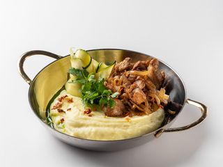 Фермерська свинина з картопляним пюре та цукіні в цитрусовому маринаді