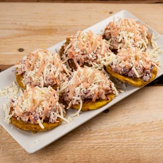 Tostones con Ensalada