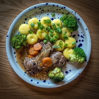 Policzki wieprzowe w sosie własnym